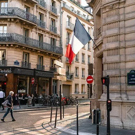 A Little Cocoon In The Heart Of * 파리