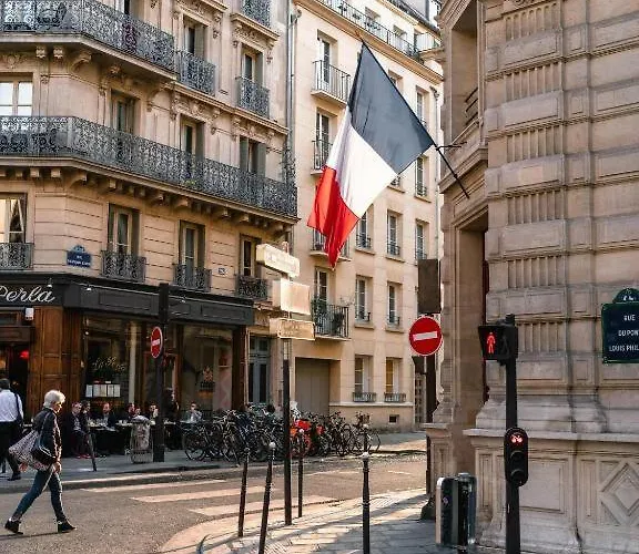 A Little Cocoon In The Heart Of * 파리